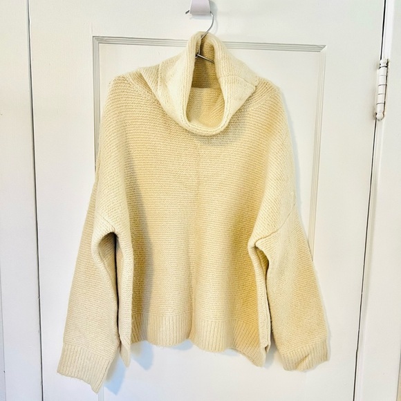 J.O.A Warm Cozy Knit Turtle Neck Knit Sweater Size Small - Picture 1 of 11